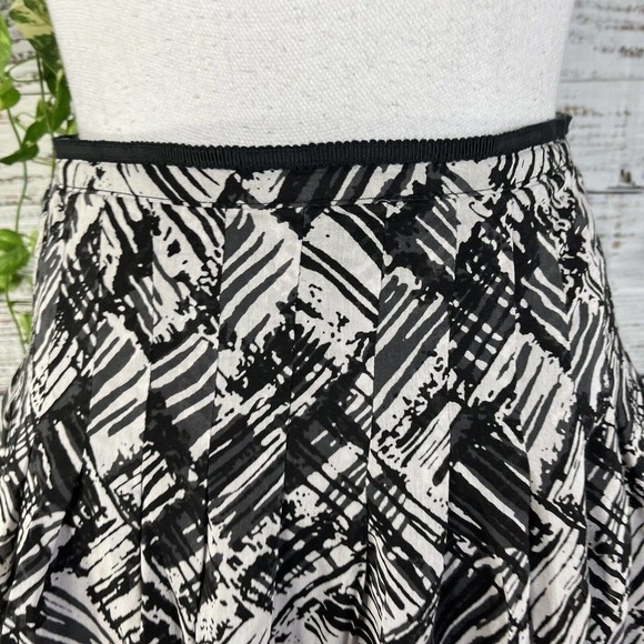 Talbots Skirt 6 Petite Black White Silk Pleated Knee Modest Career Wedding Slim - Picture 4 of 10